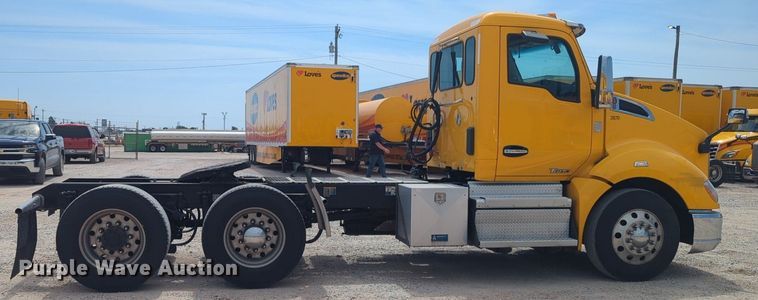 image for item NW9519 2020 Kenworth  T680 semi truck