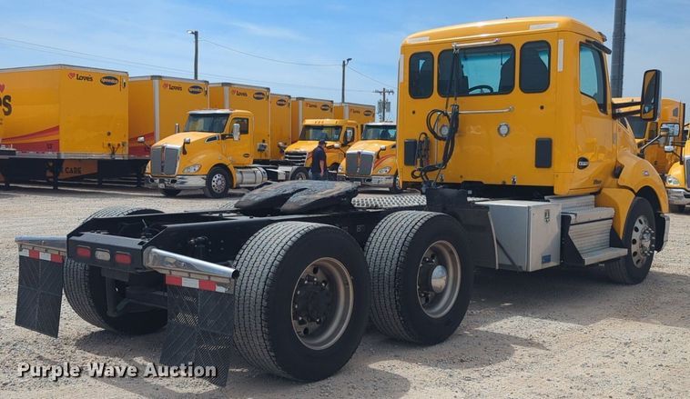 image for item NW9519 2020 Kenworth  T680 semi truck