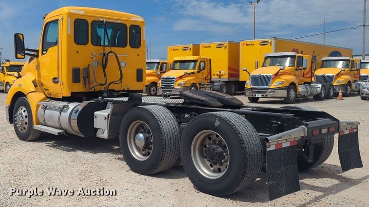 image for item NW9519 2020 Kenworth  T680 semi truck