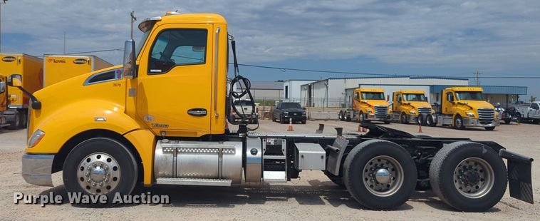 image for item NW9519 2020 Kenworth  T680 semi truck