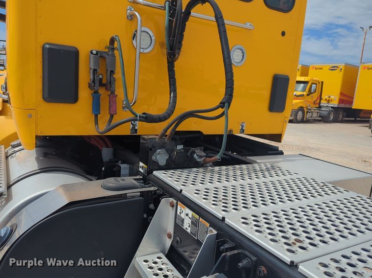 image for item NW9519 2020 Kenworth  T680 semi truck