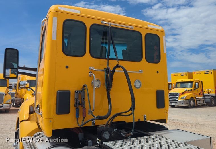 image for item NW9519 2020 Kenworth  T680 semi truck