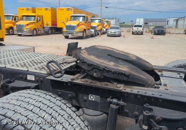 image for item NW9519 2020 Kenworth  T680 semi truck