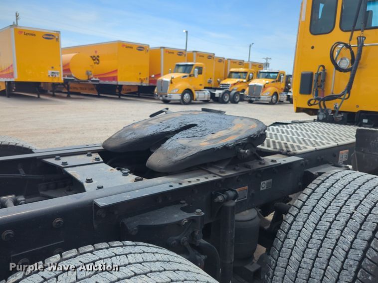 image for item NW9519 2020 Kenworth  T680 semi truck