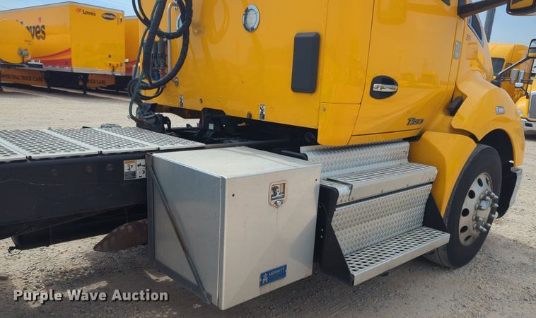 image for item NW9519 2020 Kenworth  T680 semi truck