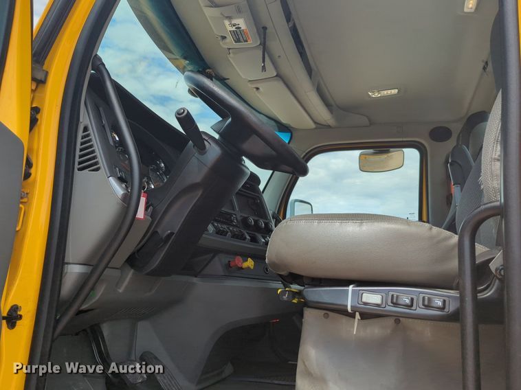 image for item NW9519 2020 Kenworth  T680 semi truck