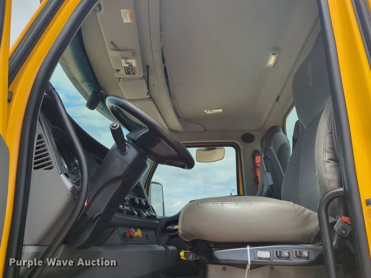 image for item NW9519 2020 Kenworth  T680 semi truck