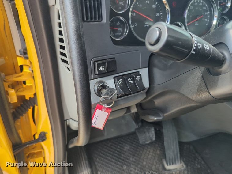 image for item NW9519 2020 Kenworth  T680 semi truck