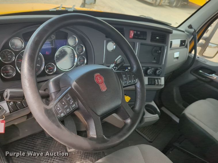 image for item NW9519 2020 Kenworth  T680 semi truck
