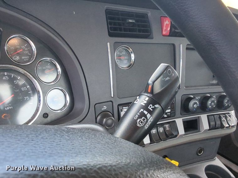 image for item NW9519 2020 Kenworth  T680 semi truck