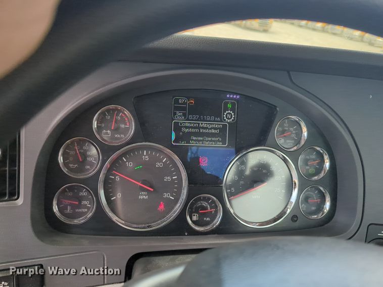 image for item NW9519 2020 Kenworth  T680 semi truck