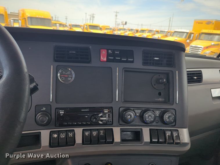 image for item NW9519 2020 Kenworth  T680 semi truck