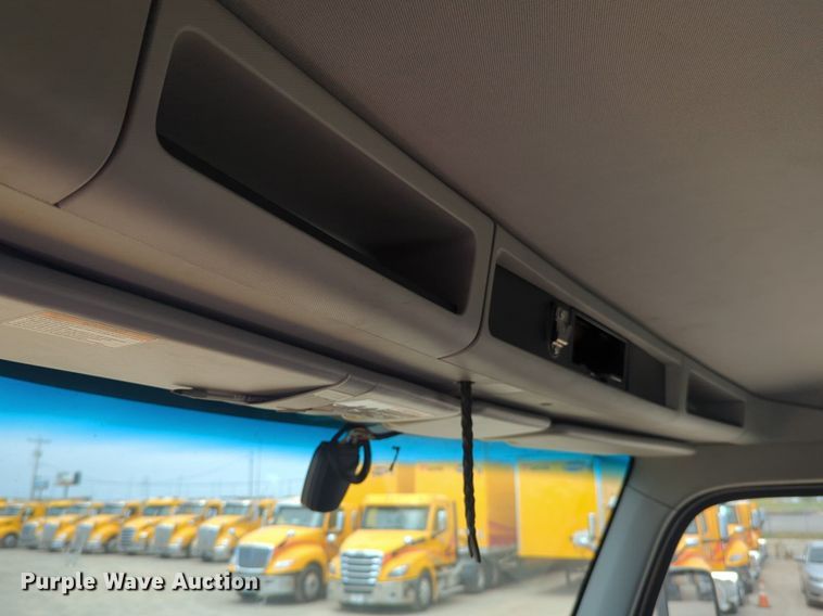 image for item NW9519 2020 Kenworth  T680 semi truck