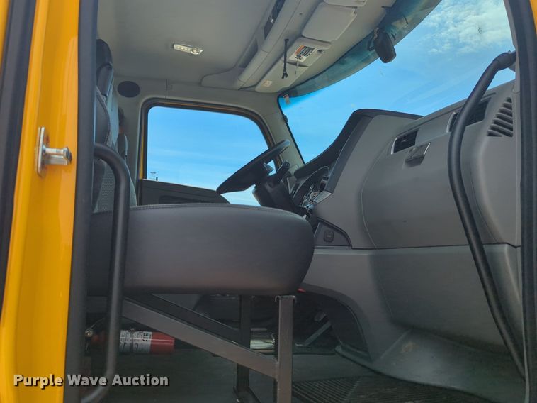 image for item NW9519 2020 Kenworth  T680 semi truck