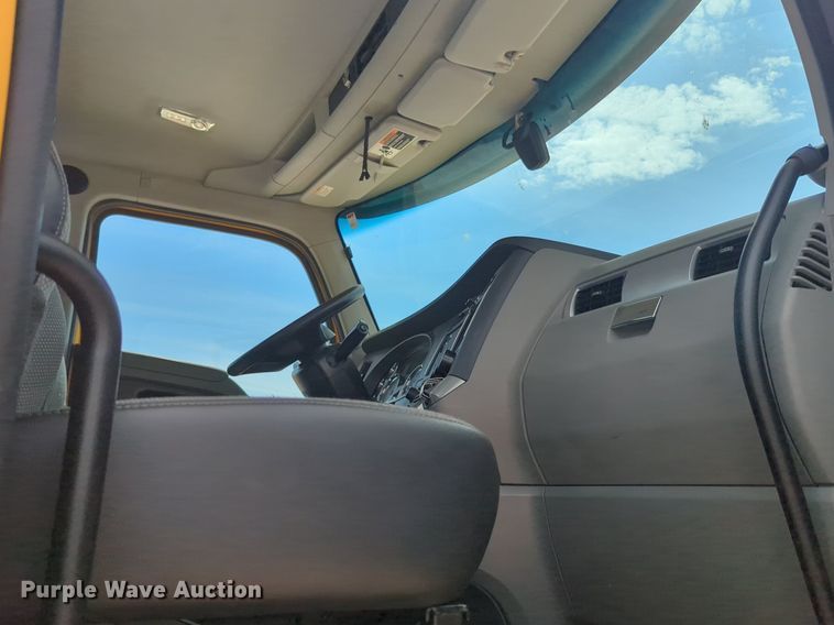 image for item NW9519 2020 Kenworth  T680 semi truck