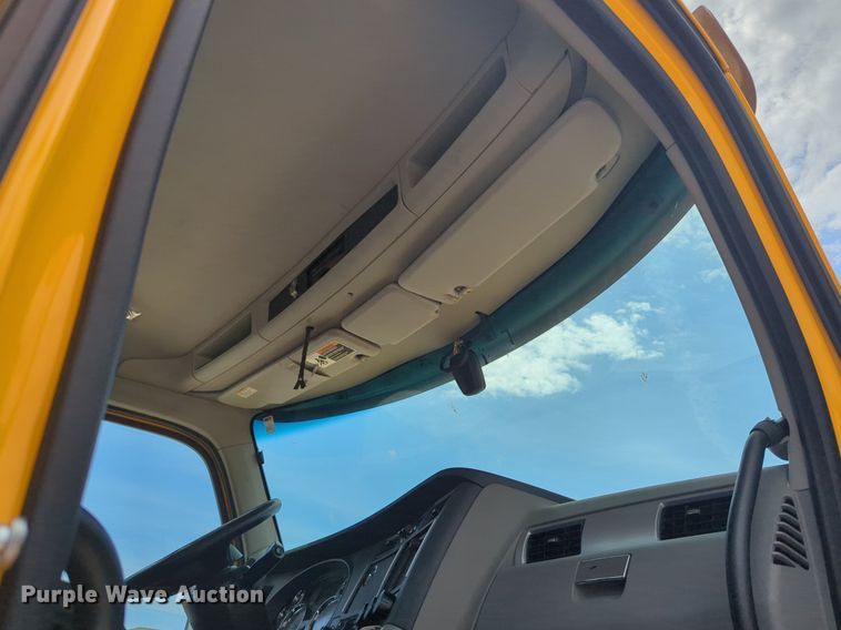 image for item NW9519 2020 Kenworth  T680 semi truck