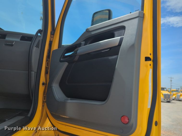 image for item NW9519 2020 Kenworth  T680 semi truck