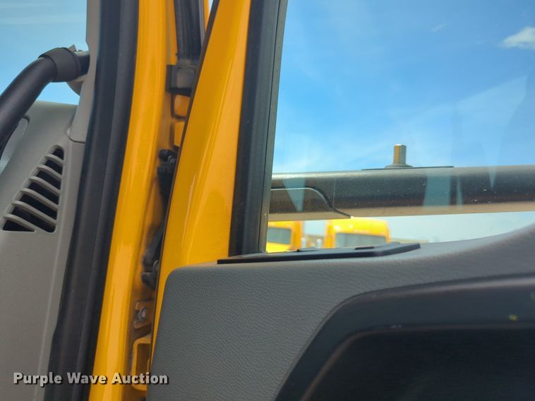 image for item NW9519 2020 Kenworth  T680 semi truck