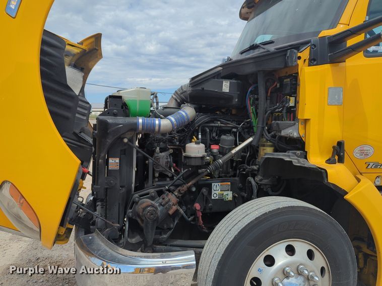 image for item NW9519 2020 Kenworth  T680 semi truck