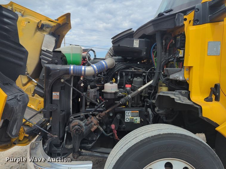 image for item NW9519 2020 Kenworth  T680 semi truck