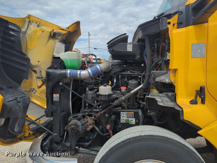 image for item NW9519 2020 Kenworth  T680 semi truck