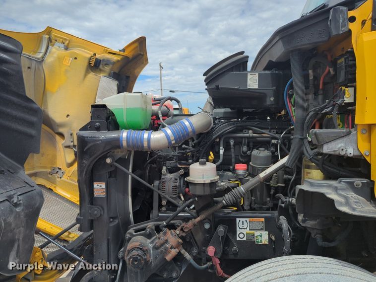 image for item NW9519 2020 Kenworth  T680 semi truck