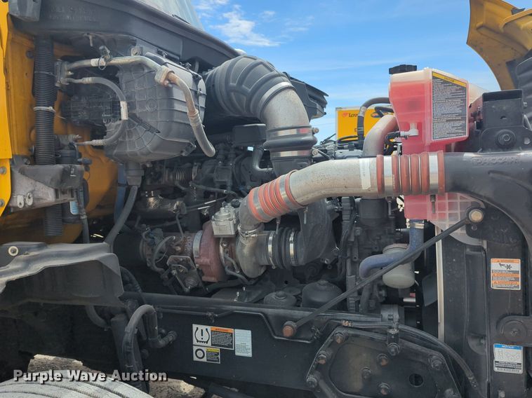 image for item NW9519 2020 Kenworth  T680 semi truck