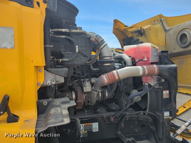 image for item NW9519 2020 Kenworth  T680 semi truck