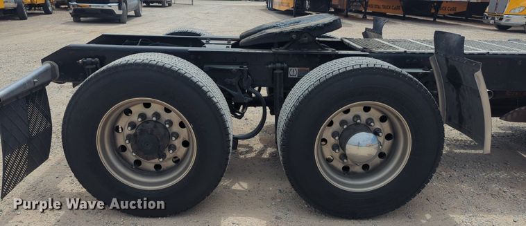 image for item NW9519 2020 Kenworth  T680 semi truck