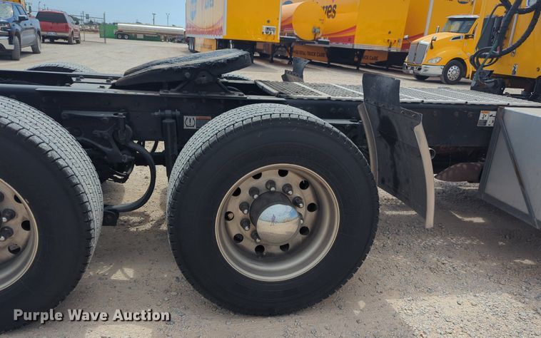 image for item NW9519 2020 Kenworth  T680 semi truck