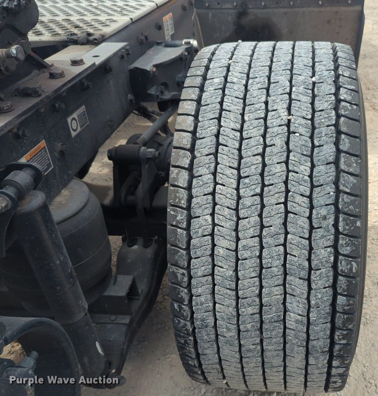 image for item NW9519 2020 Kenworth  T680 semi truck