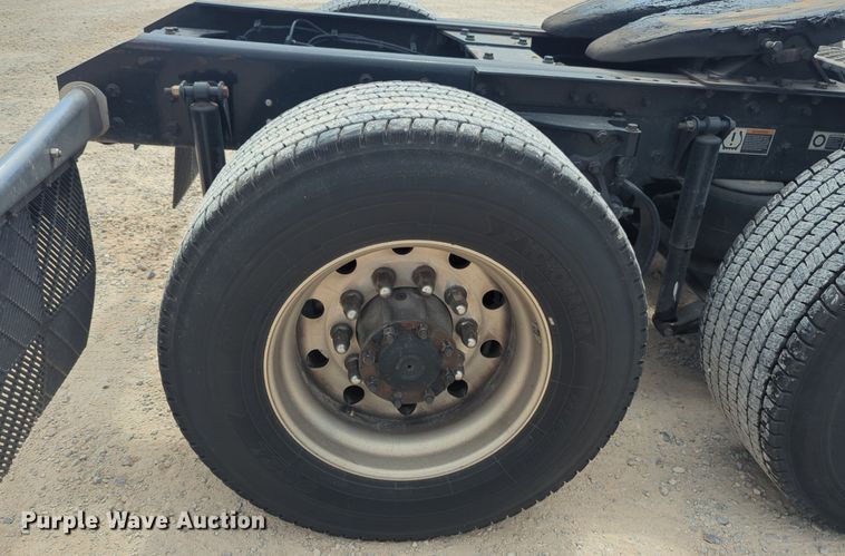 image for item NW9519 2020 Kenworth  T680 semi truck