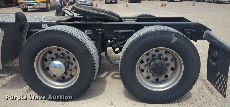 image for item NW9519 2020 Kenworth  T680 semi truck