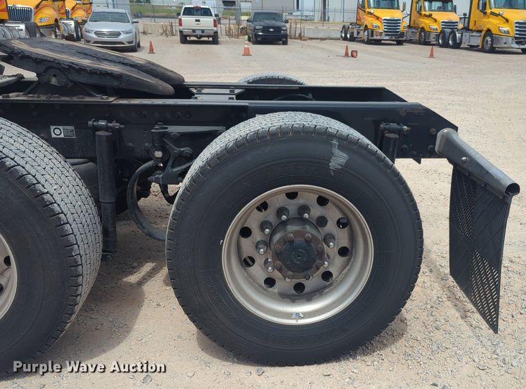 image for item NW9519 2020 Kenworth  T680 semi truck