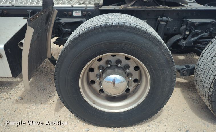 image for item NW9519 2020 Kenworth  T680 semi truck