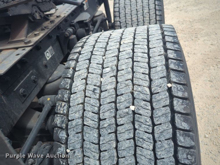 image for item NW9519 2020 Kenworth  T680 semi truck