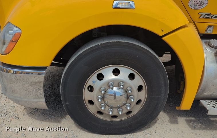 image for item NW9519 2020 Kenworth  T680 semi truck