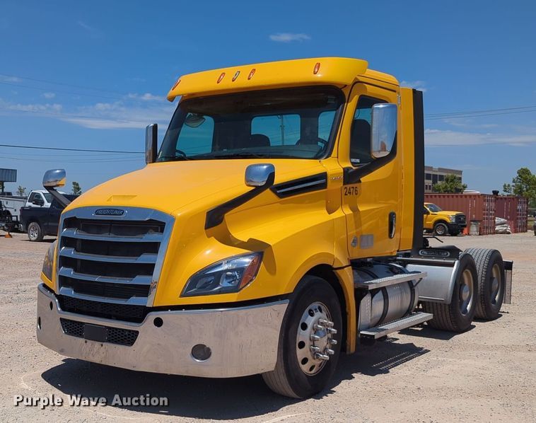 image for item NW9520 2020 Freightliner  Cascadia 126 semi truck