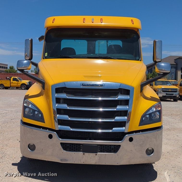 image for item NW9520 2020 Freightliner  Cascadia 126 semi truck