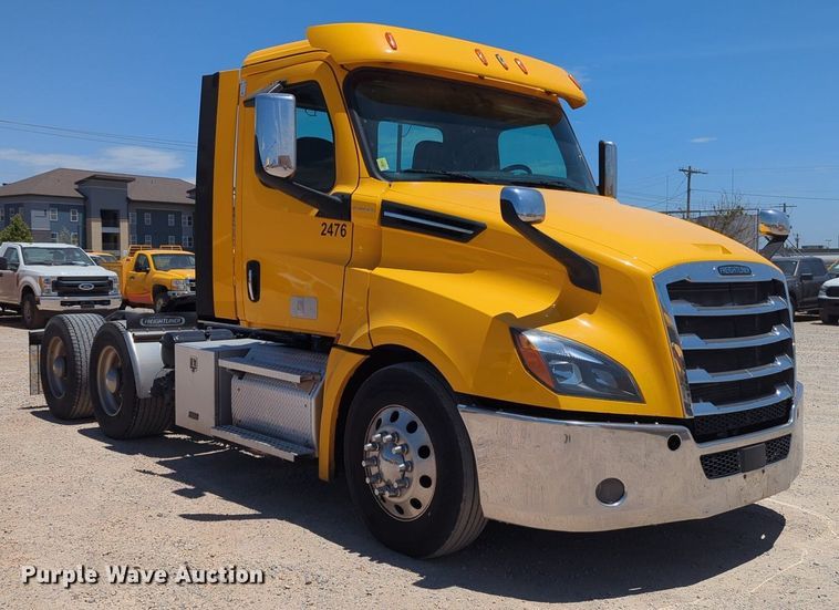 image for item NW9520 2020 Freightliner  Cascadia 126 semi truck