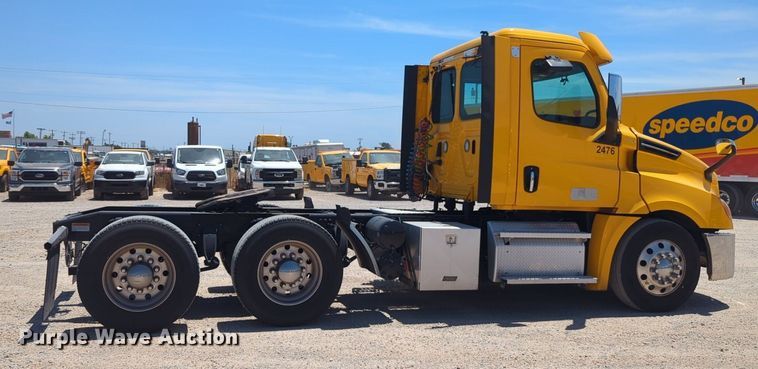 image for item NW9520 2020 Freightliner  Cascadia 126 semi truck