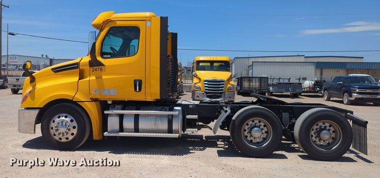 image for item NW9520 2020 Freightliner  Cascadia 126 semi truck