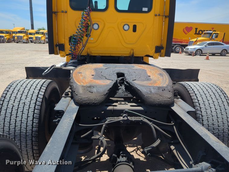 image for item NW9520 2020 Freightliner  Cascadia 126 semi truck