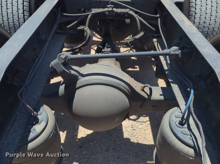 image for item NW9520 2020 Freightliner  Cascadia 126 semi truck