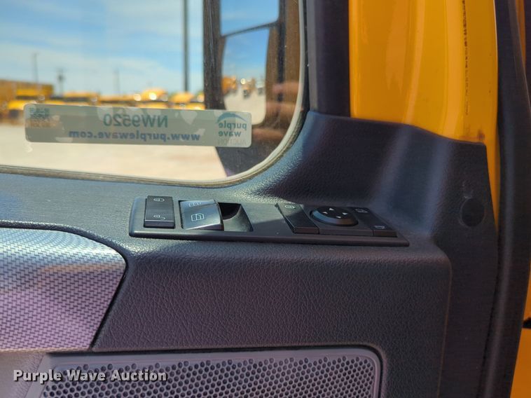 image for item NW9520 2020 Freightliner  Cascadia 126 semi truck