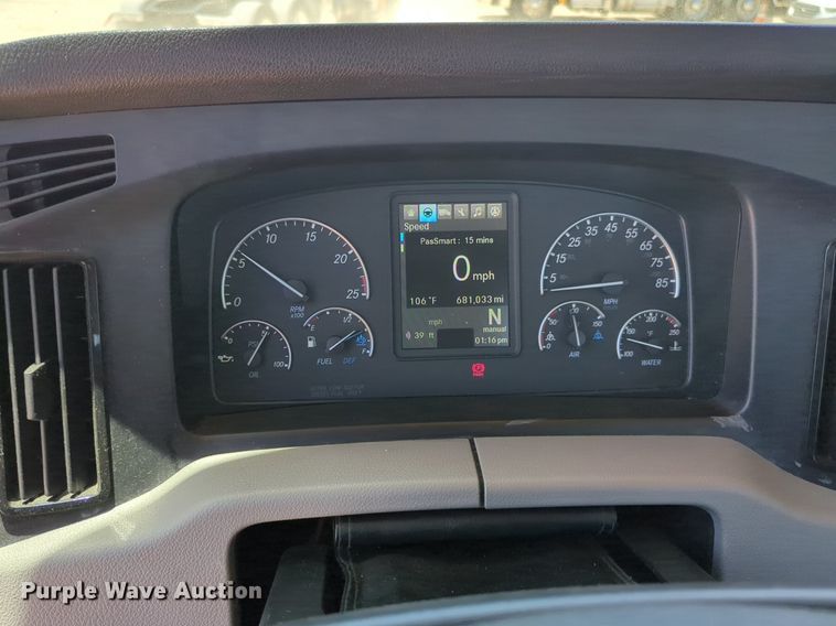 image for item NW9520 2020 Freightliner  Cascadia 126 semi truck