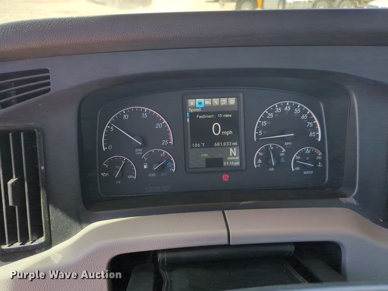 image for item NW9520 2020 Freightliner  Cascadia 126 semi truck