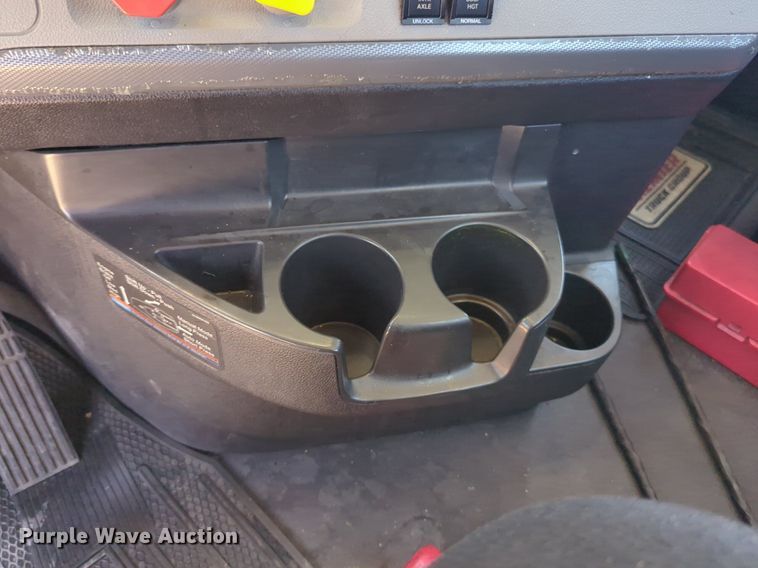 image for item NW9520 2020 Freightliner  Cascadia 126 semi truck