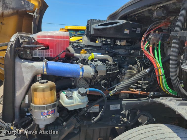 image for item NW9520 2020 Freightliner  Cascadia 126 semi truck