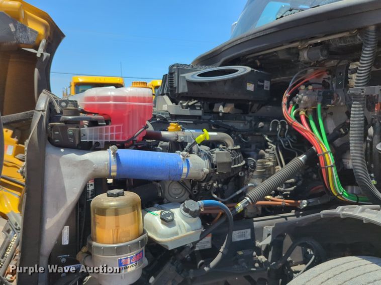 image for item NW9520 2020 Freightliner  Cascadia 126 semi truck